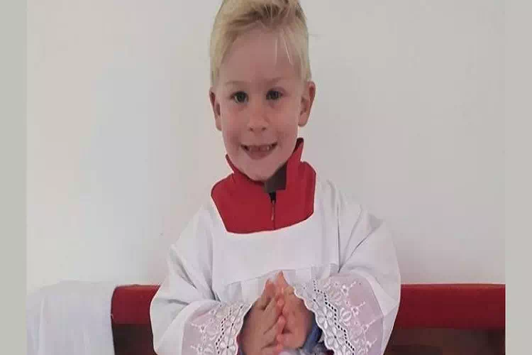 Làzaro malato di tumore guarisce grazie a Padre Pio