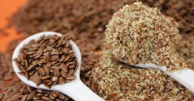 Come pulire il colon e bruciare i grassi con farina di semi di lino e kefir
