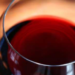 vino-rosso-due-bicchieri-al-giorno-benefici