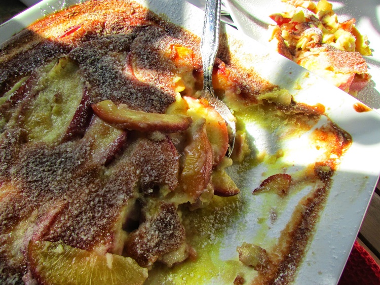 Clafoutis alle pesche con burro e panna: un dolce magnifico!