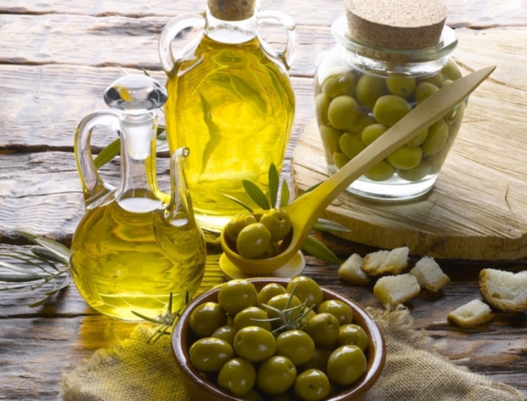Olio in cucina: come realizzare degli insaporitori naturali