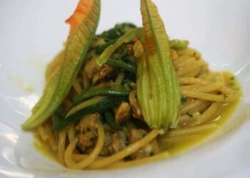 spaghetti-alici-e-fiori-di-zucca