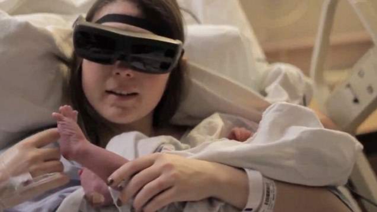 Cieca dalla nascita, Kathy riesce a vedere il figlio per la prima volta