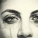 Le donne piangono di nascosto: non vogliono ammettere di essere stanche