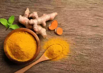 Curcuma benefici: fa sgonfiare