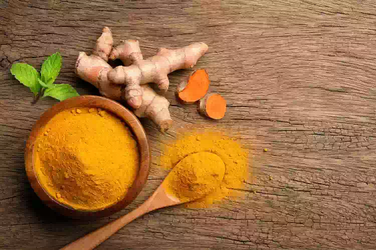 Curcuma benefici: fa sgonfiare