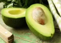 Semi di avocado per eliminare rughe e acne e abbassare il colesterolo