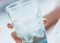 Lavare il viso con acqua frizzante? Tendenza dalla Corea