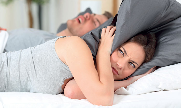 Dormire con chi russa può danneggiare la salute
