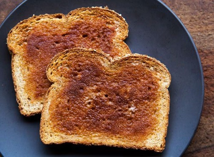 Il pane bruciato: la vita è piena di cose imperfette, accettiamo i difetti nel viaggio verso la felicità