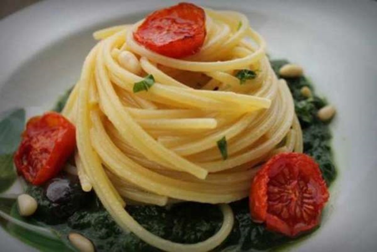 Spaghetti con colatura di alici: un piatto saporito ed elegante