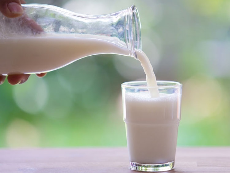 Antibiotici nel latte, è allarme: sotto accusa anche i grandi marchi