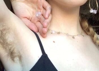 Januhairy l'iniziativa contro la depilazione delle donne