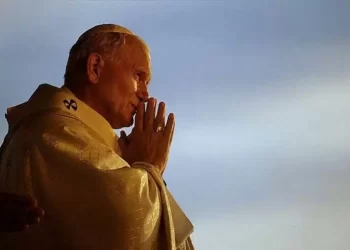 Papa Giovanni Paolo II: il giorno in cui baciò 800 lebbrosi