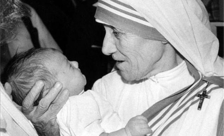Preghiera di Madre Teresa: aiutaci a riconoscere il volto di Gesù in tutti