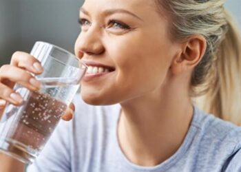 Bere acqua prima di dormire: una buona abitudine che fa dimagrire