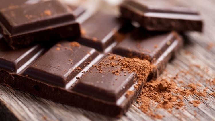 Longevità: dalle arance alla cioccolata, i 6 cibi che ritardano l'invecchiamento
