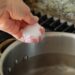 Sale nell'acqua, hai messo sul fuoco l’acqua della pasta? L’errore comune da non commettere