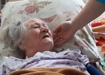 Dichiarata morta dai medici, 83enne dopo 10 ore ritorna in vita