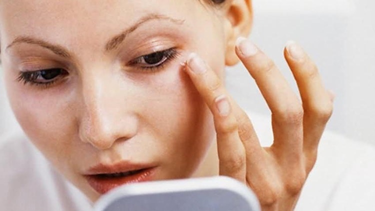 Esfoliante ringiovanente per la cute con vitamina C e uva