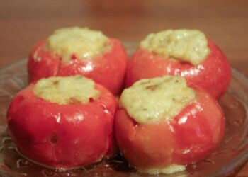 Peperoni tondi ripieni al forno, con un cuore morbido di scamorza