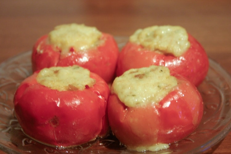Peperoni tondi ripieni al forno, con un cuore morbido di scamorza
