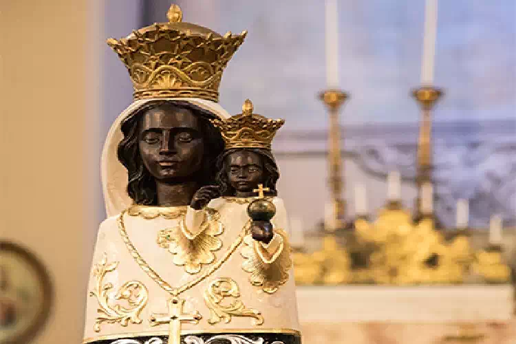 Madonna di Loreto, benedici i nostri figli