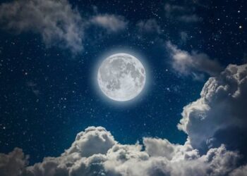 La Superluna nel cielo di Marzo saluta la primavera, occhi in alto