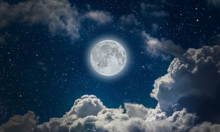 La Superluna nel cielo di Marzo saluta la primavera, occhi in alto