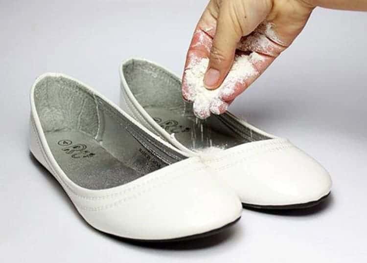 metti-del-sale-grosso-nelle-scarpe