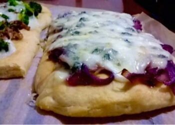 pizza-con-cipolle-e-gorgonzola