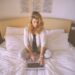 Smart working, perché lavorare sul letto non fa bene alla salute
