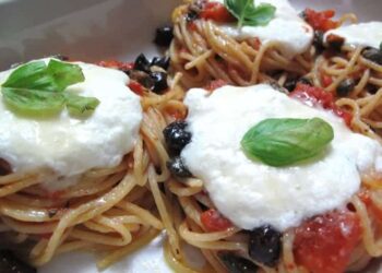 nidi-di-chitarra-con-burrata