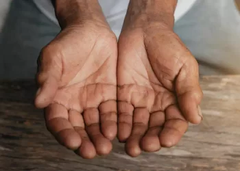 Guarda com’è la tua linea della mano