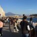 Lungomare di Napoli affollato