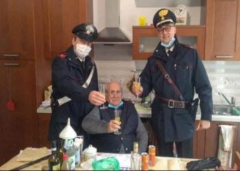 ha 94 anni e si sente troppo solo