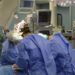 donna partorisce durante un'operazione