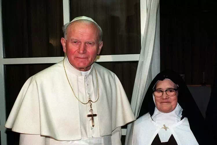 La profezia di Suor Lucia: consacrazione