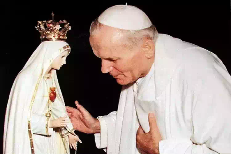 Papa Wojtyla, ti ricordiamo e ti amiamo