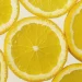 La bevanda di acqua e limone: una doccia interna mattutina