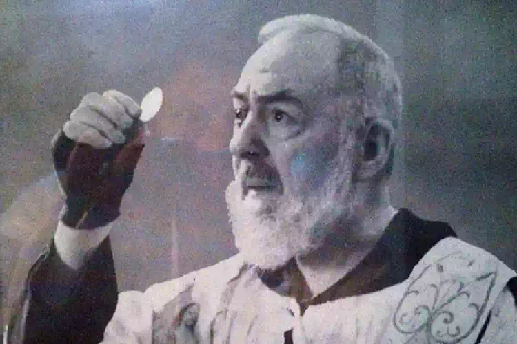 Invochiamo Padre Pio con questa preghiera per una persona