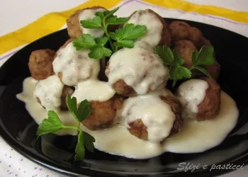 Polpette con crema al parmigiano