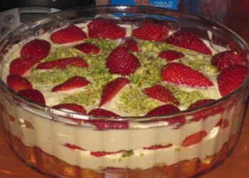 Tiramisù alle fragole e pistacchio