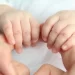 Il bambino sorride per la prima volta in ospedale