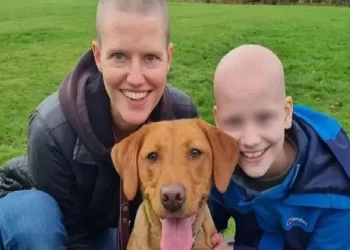 Cane salva la vita alla giovane padrona scoprendo il suo tumore a 12 anni