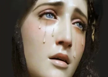 Per pregare e chiedere una grazia alla Madonna delle Lacrime