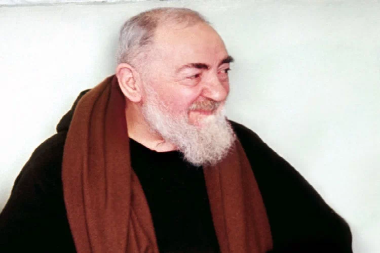 Ragazzo in coma dopo un incidente si risveglia grazie alla mano di Padre Pio