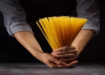 Un anno sfortunato se mangi la pasta spezzata a Capodanno