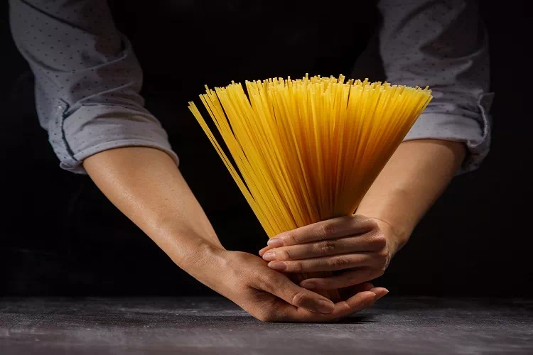 Un anno sfortunato se mangi la pasta spezzata a Capodanno