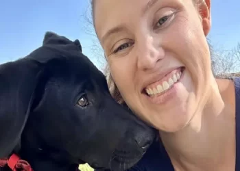 Cucciolo di cane salva la vita alla sua nuova mamma umana cardiopatica